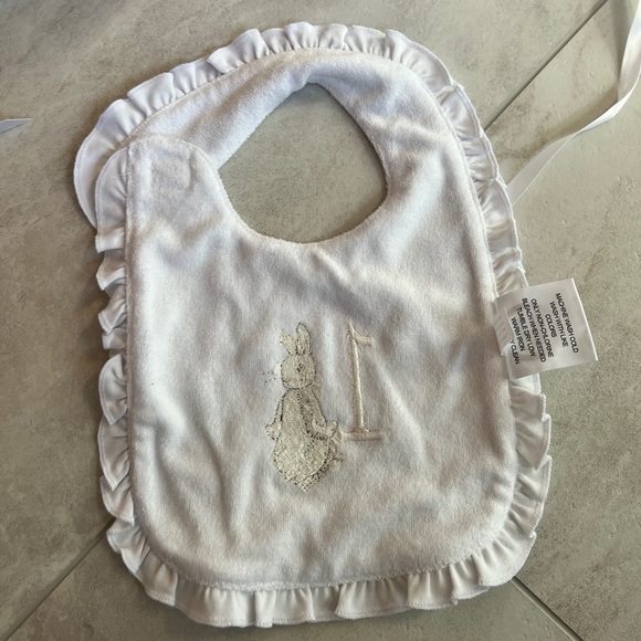 Blank’s boutique Peter rabbit birthday party hat and bib Adalina - Picture 10 of 12